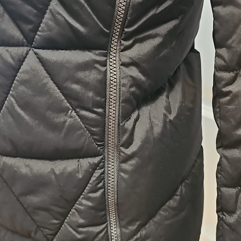 240. Lululemon Down Pullover Hoodie - Picture 4 of 10